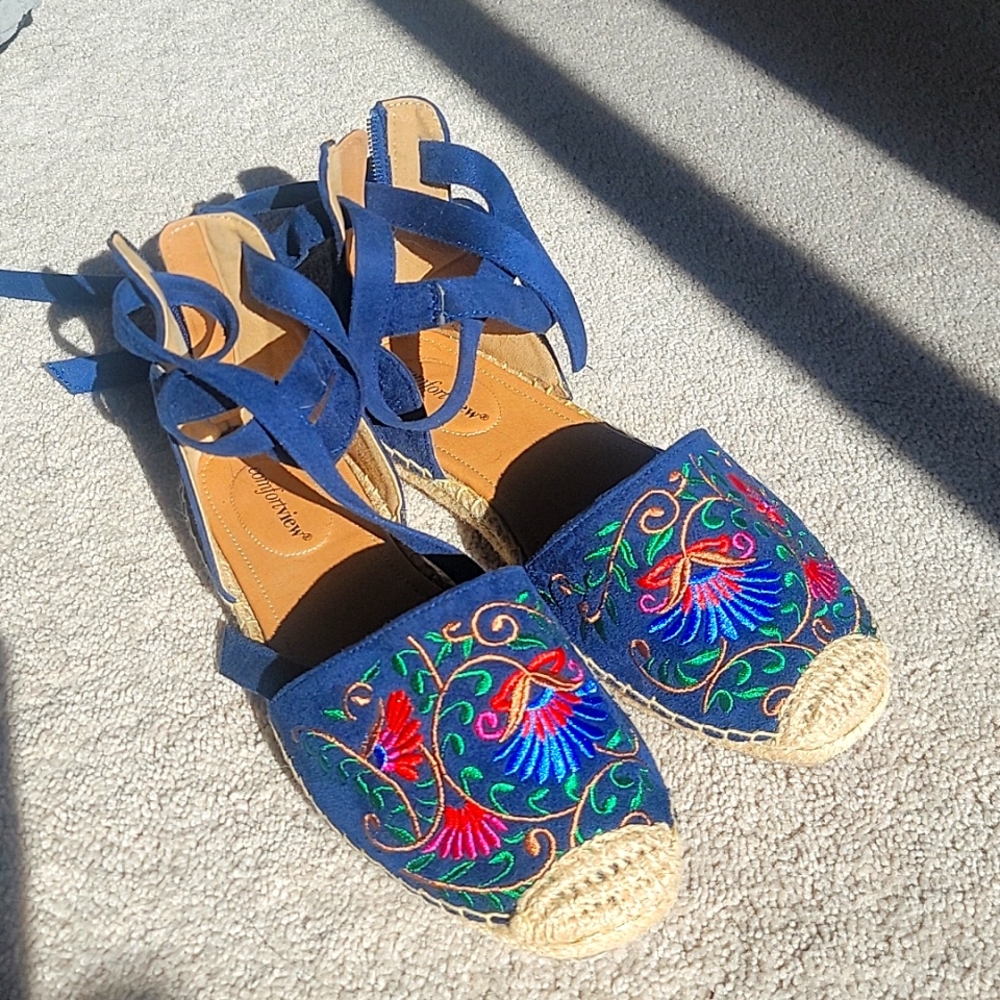 Flower Embroidered Lace Up Flats